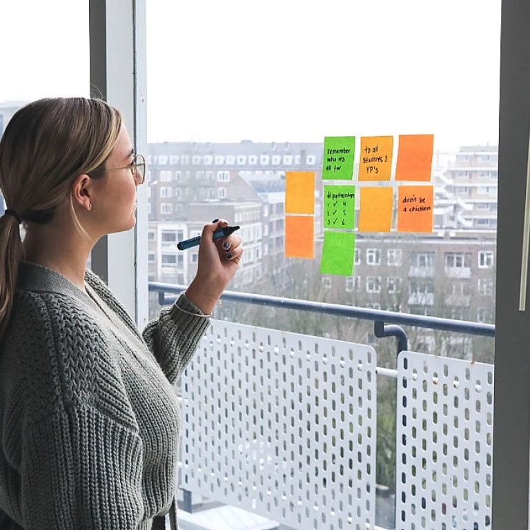 Navigating the Role of an Internal Communications Manager in Remote Work