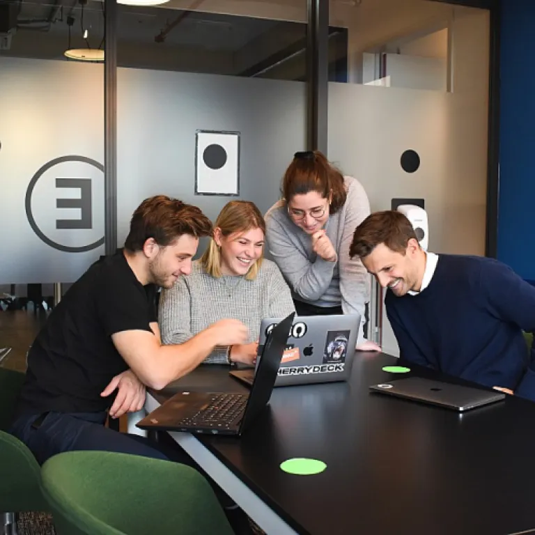 Choosing the Right Microphone for Your Meeting Room
